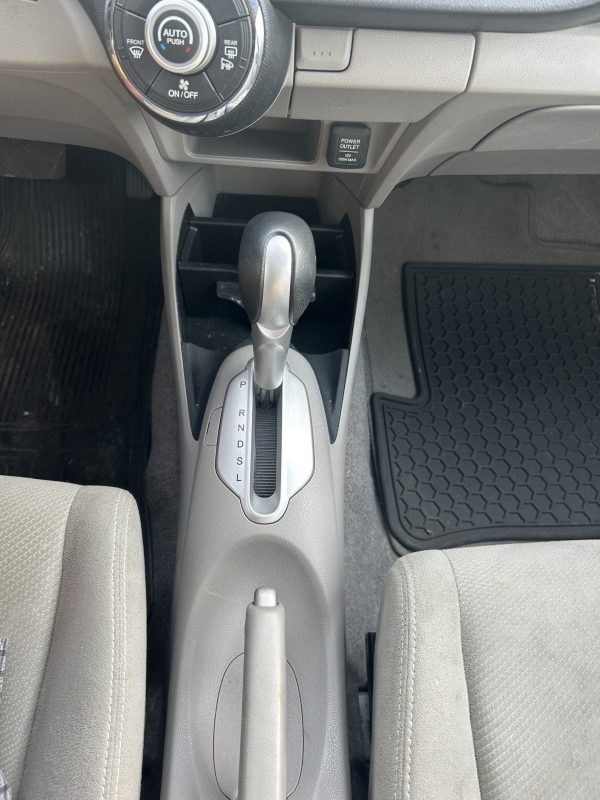 2012 Honda Insight Hybrid – Image 7
